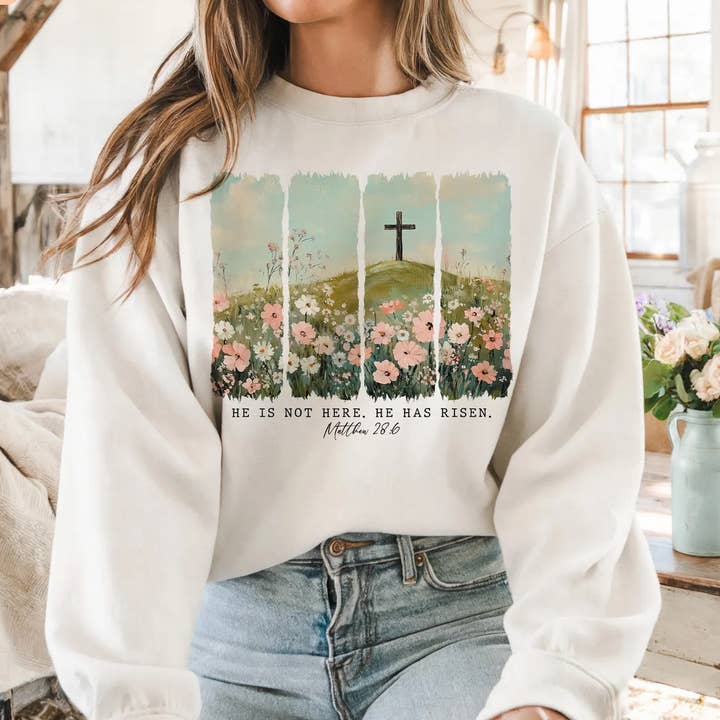 Felpe e T-shirt "È Risorto" per la vendita all'ingrosso da parte di Trendy Chic Apparel LLC