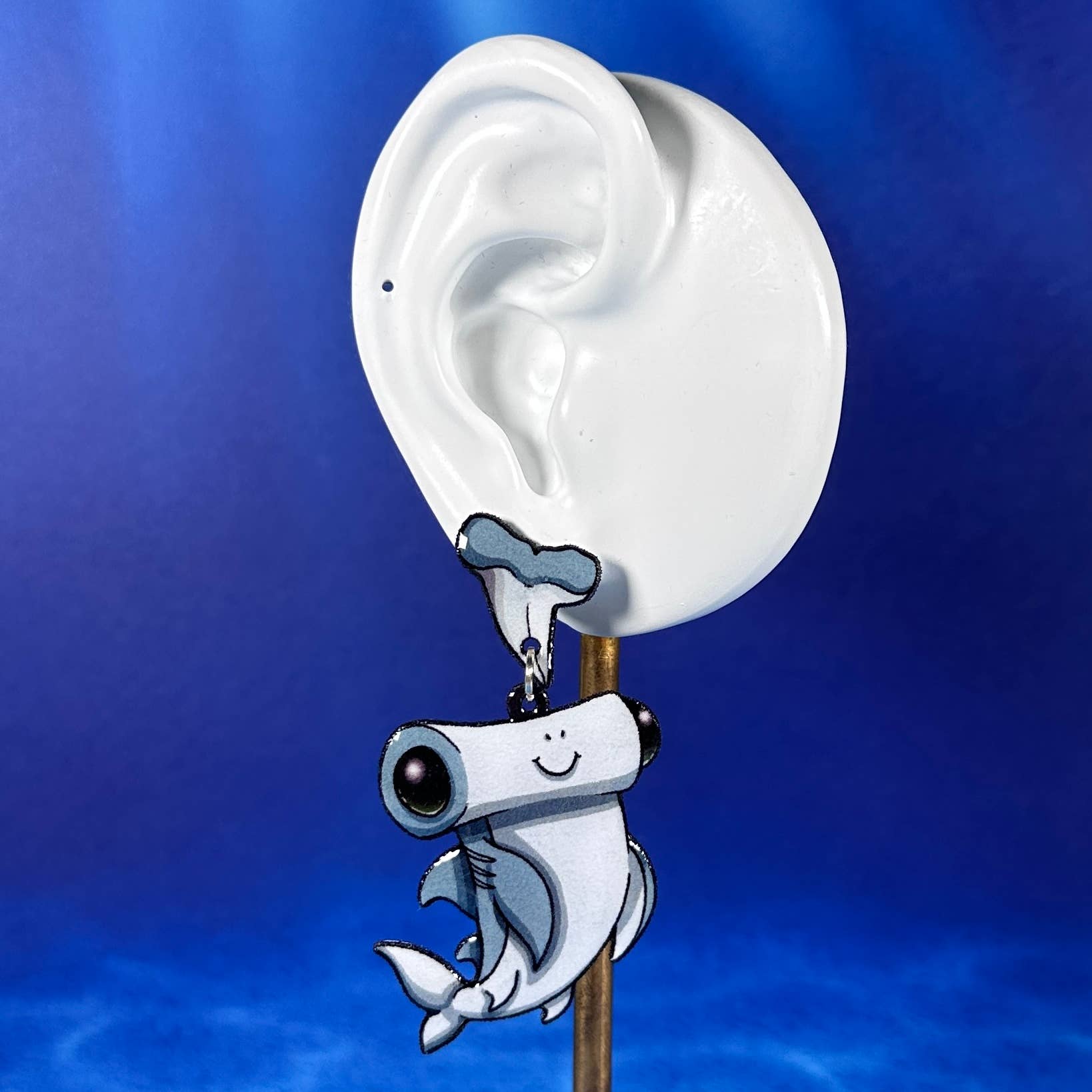 Sea Pixie Designs - Vente Boucles d'oreilles pendantes - Boucles d'oreilles pendantes requin-marteau, légères, sans nickel2