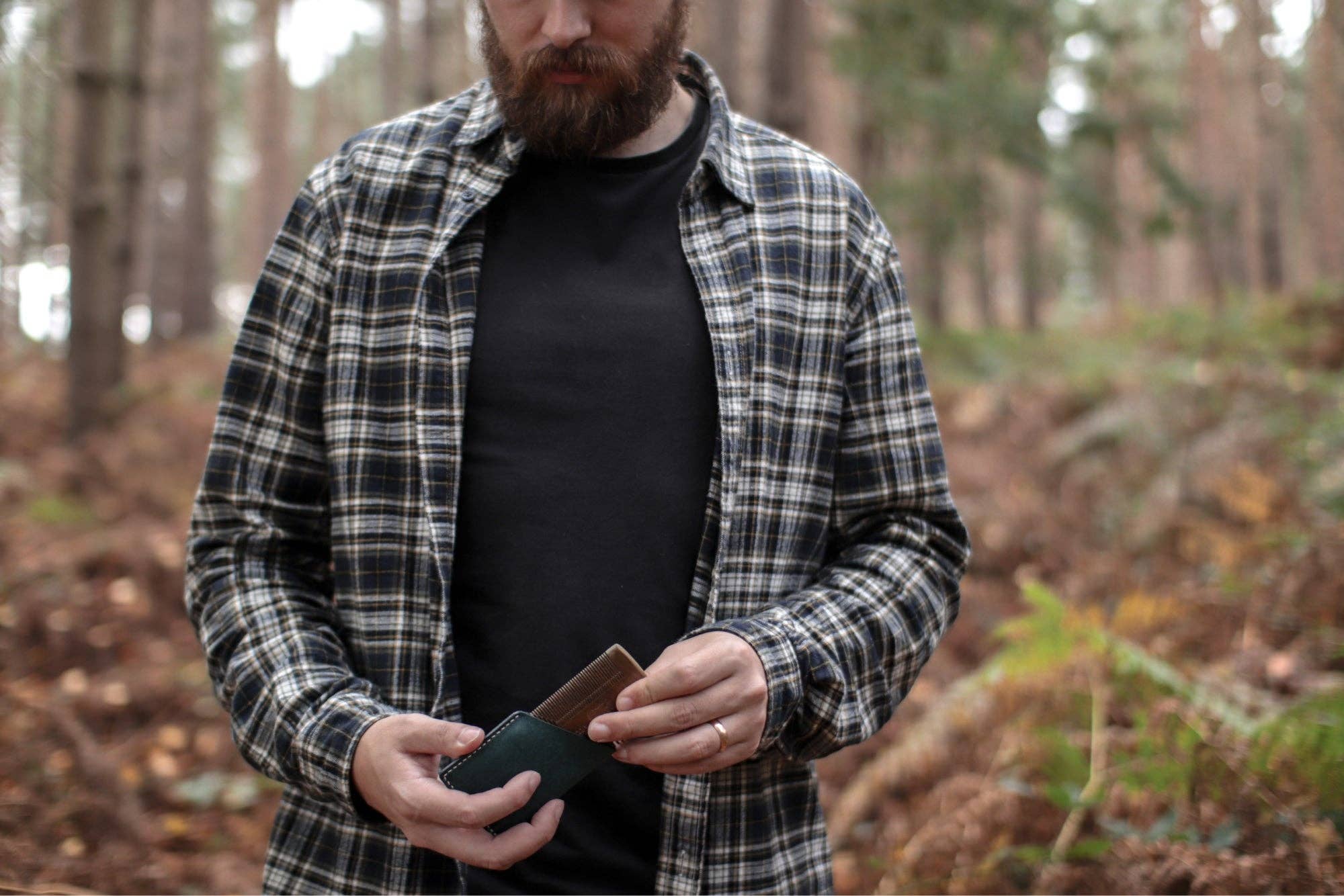 Lucas Ruth – wholesale Beard brush/comb – Beard Comb and Pouch7