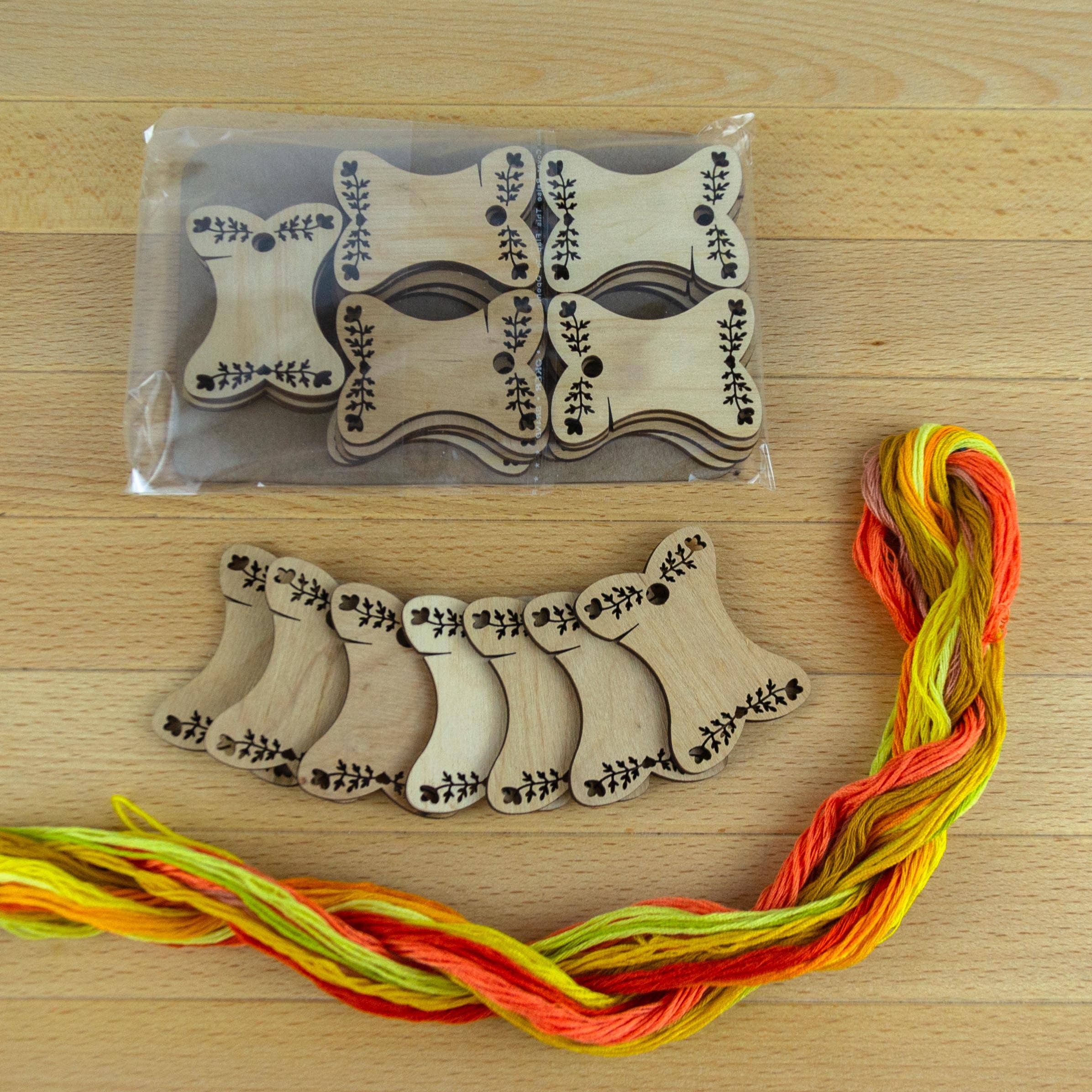 Embroidery craft – wholesale Craft supplies – Wooden embroidery bobbins for thread storage BB-0039