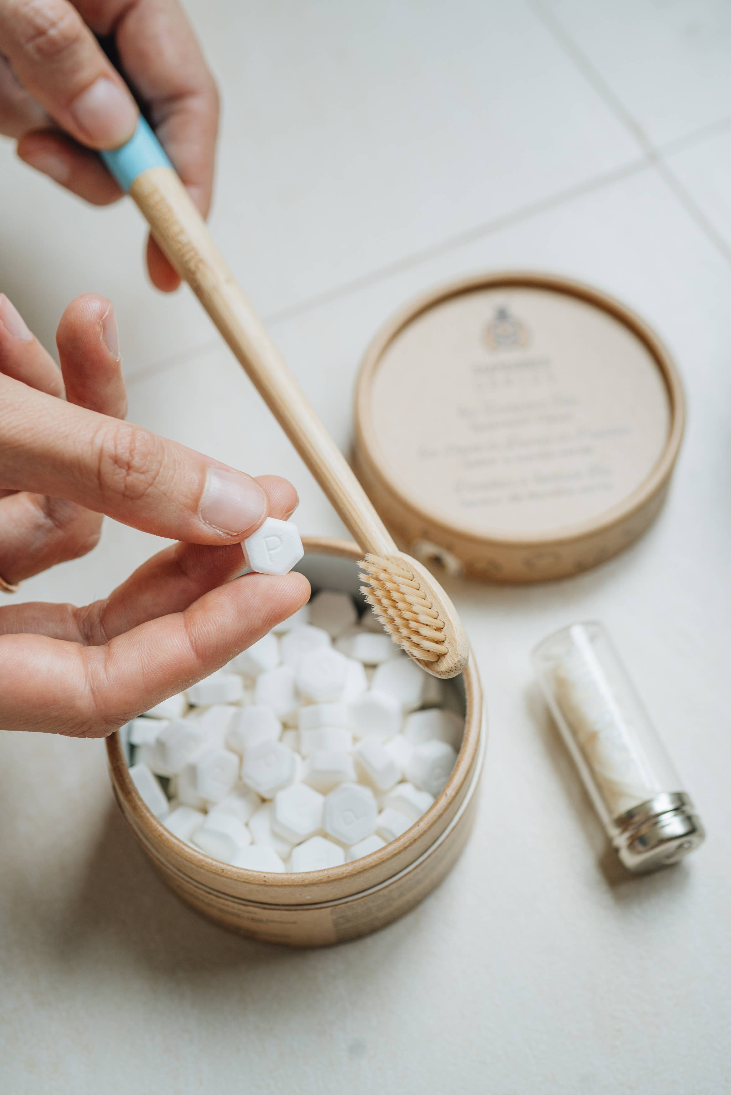 SuperBee - Eco Living Made Easy - Wholesale Toothpaste - Case of 36 Dentos – Eco Toothpaste Tabs 14 Tablets3