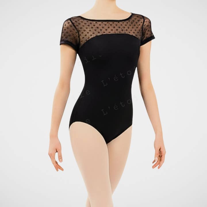 Justaucorps de ballet Sophia – Motif en maille à petits cœurs en noir classique, violet, blanc | Vêtements de danse haut de gamme par L’étoile pour la vente par Letoile