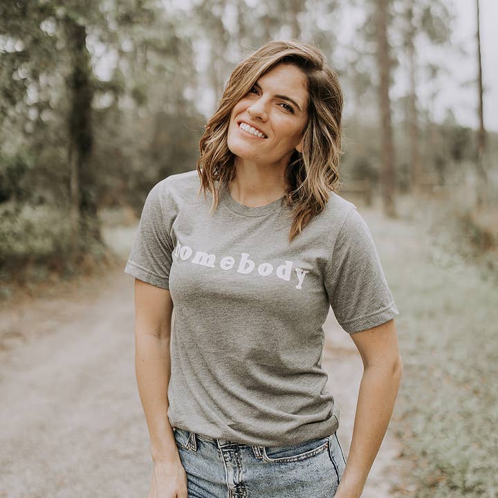 Homebody Tee - Gris Atlético para venta al por mayor de SBG Co.