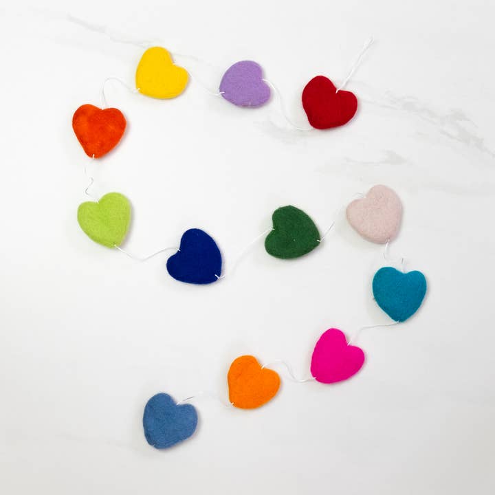 Guirlande - Cœurs multicolores de la Saint-Valentin pour la vente par The Winding Road