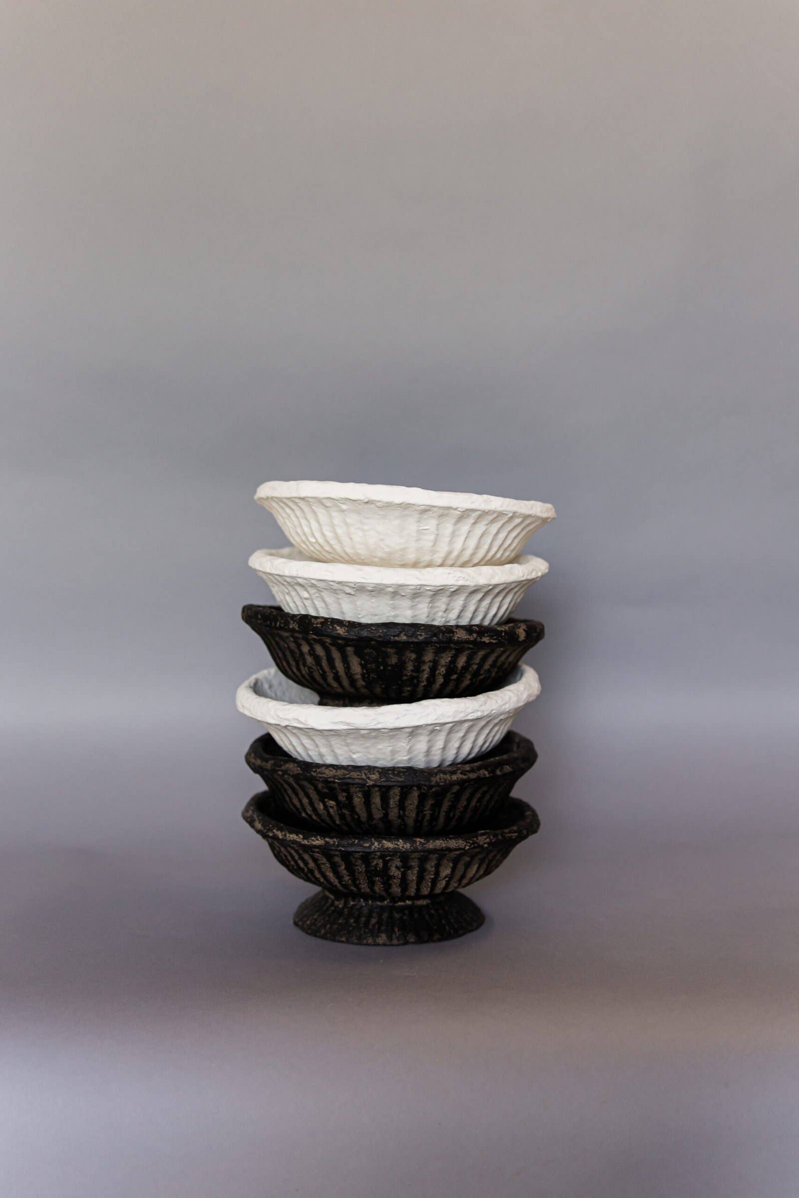 Curated Studio – Großhandel Dekorative Platte/Teller/Schüssel – Geriffelte Pappmaché-Schale2