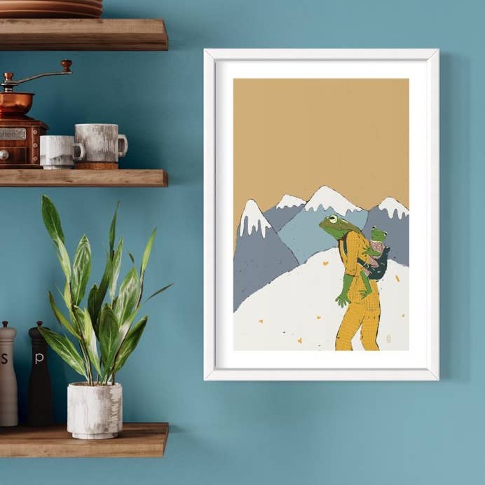 Grand imprimé de grenouille de randonnée pour la vente par Kyndra Sweep illustrations