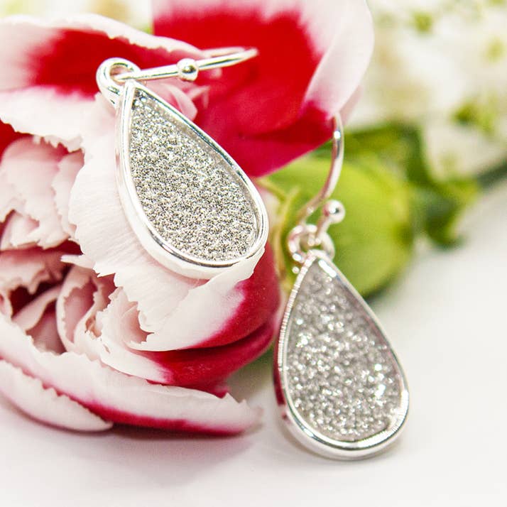 Orecchini a goccia in argento con inserto ovale in glitter per la vendita all'ingrosso da parte di EarSense Earrings