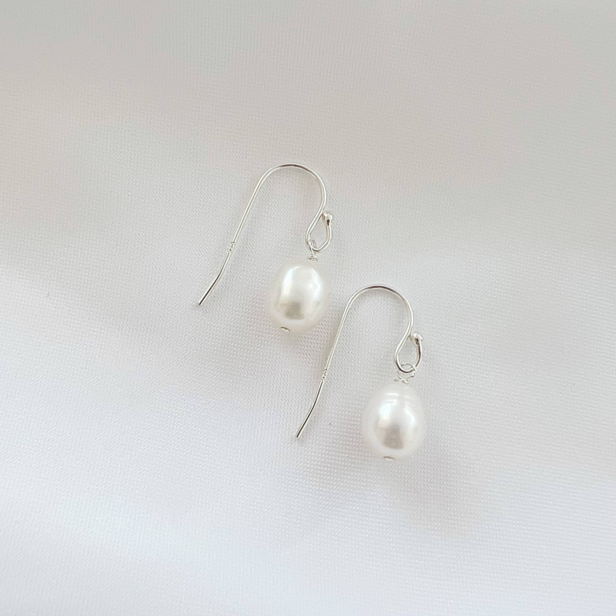 True by Kristy Jewelry - Wholesale Dangle Earrings - Kaia Freshwater Pearl Dangle Earrings Gold / Silver4