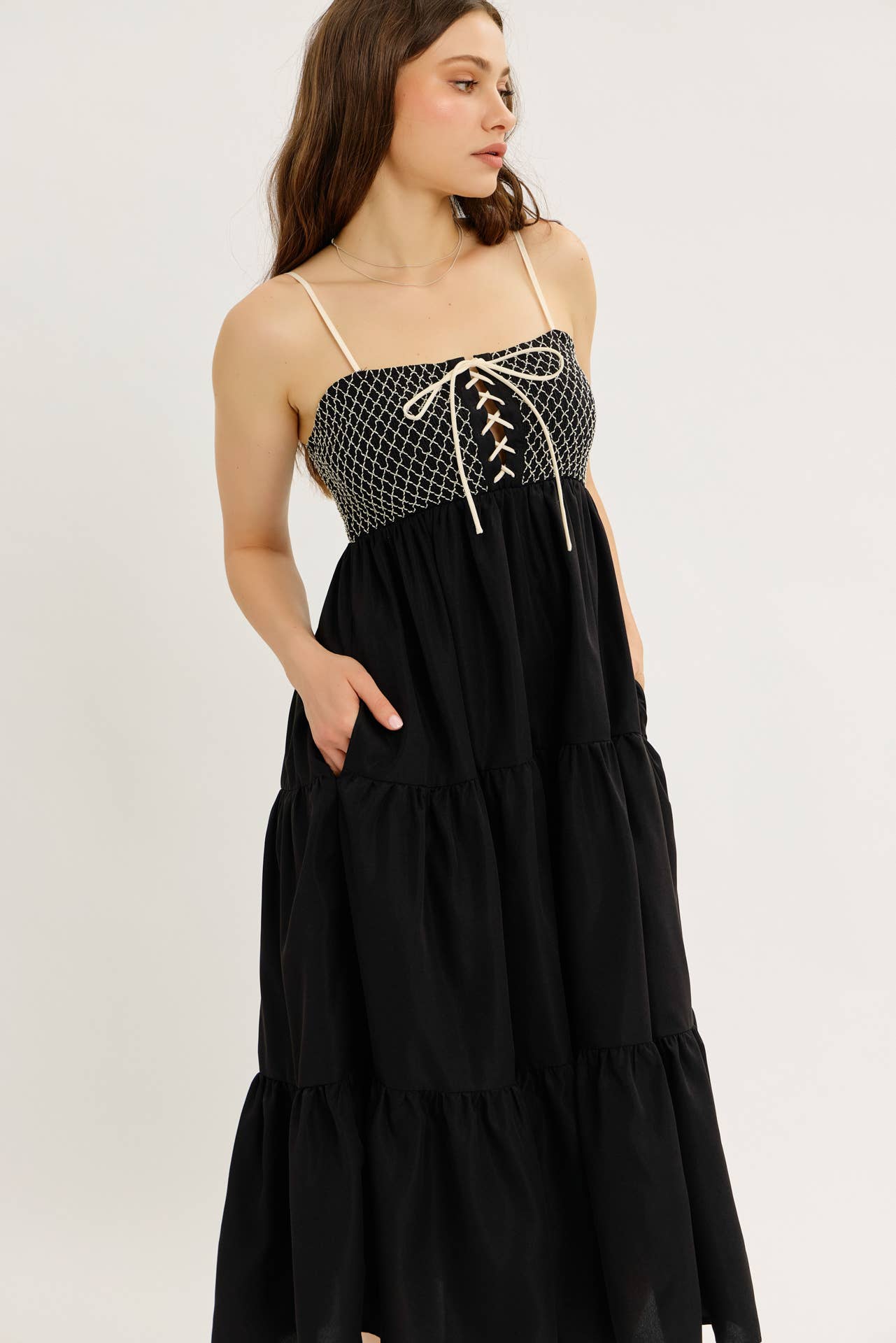 idem ditto - Wholesale Jurk - Dames - OPVALLENDE MIDI JURK MET GESMOKTE CONTRAST EN VLOTTE TOUCH14