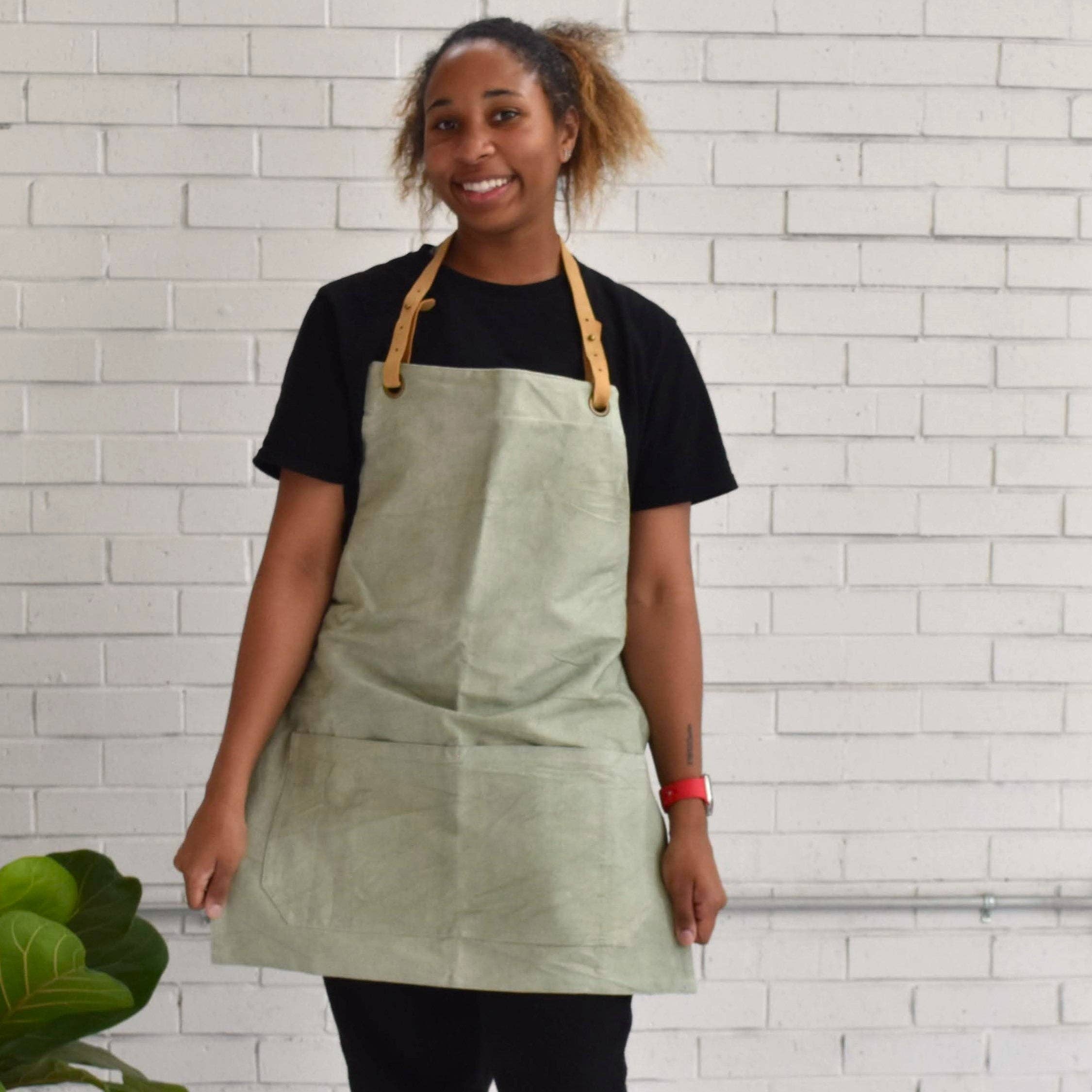 Amani ya Juu - Wholesale Apron - Women's Canvas & Leather Apron1