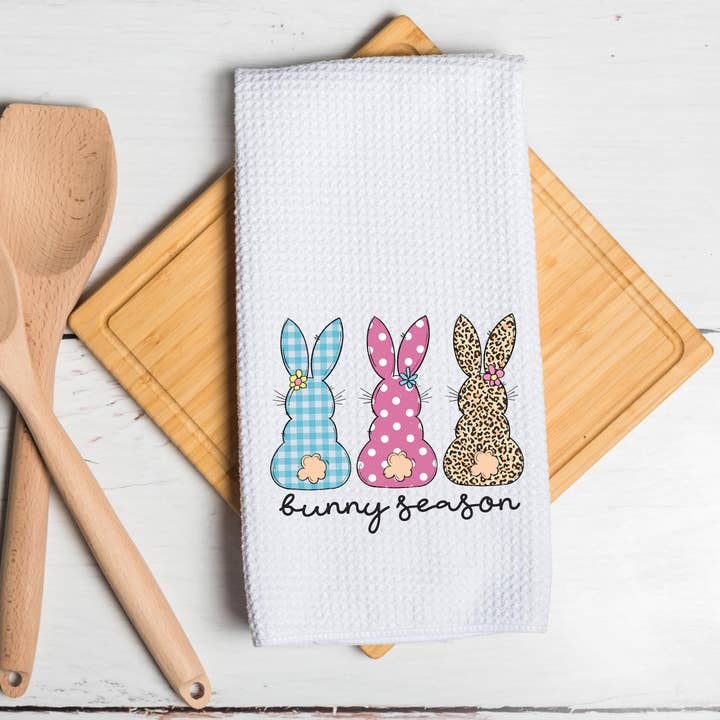 Torchon de cuisine de Pâques, décoration de printemps, torchon de saison des lapins pour la vente par Colorful Creek Studio