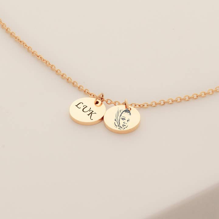 Anavia – wholesale Pendant/charm necklace – Personalized Picture Engraved Round Necklace Jewelry