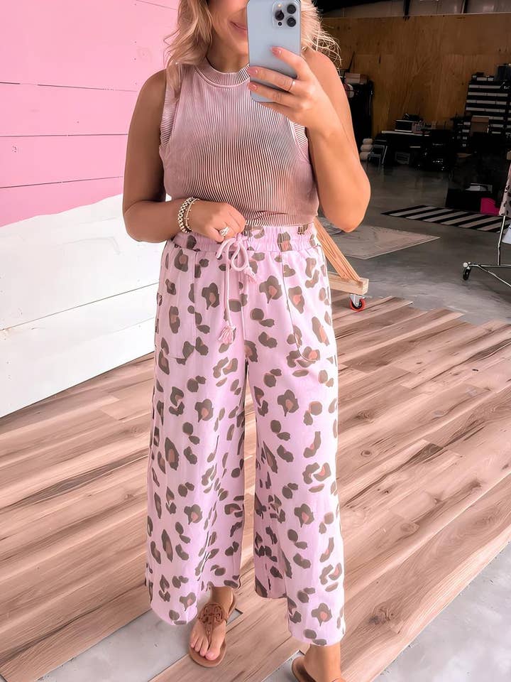 Pantaloni a Zampa con Stampa Leopardata e Coulisse con Tasche per la vendita all'ingrosso da parte di Suhkasana