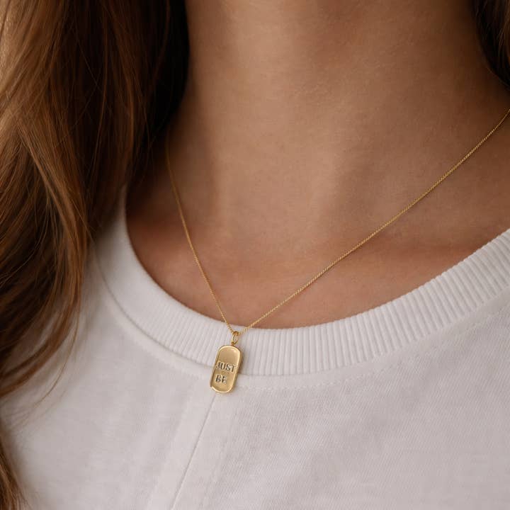 Handgjord halsband "Just be" – Guldpläterad 3 μ + Handgjord stämpel för wholesale av MARLAH