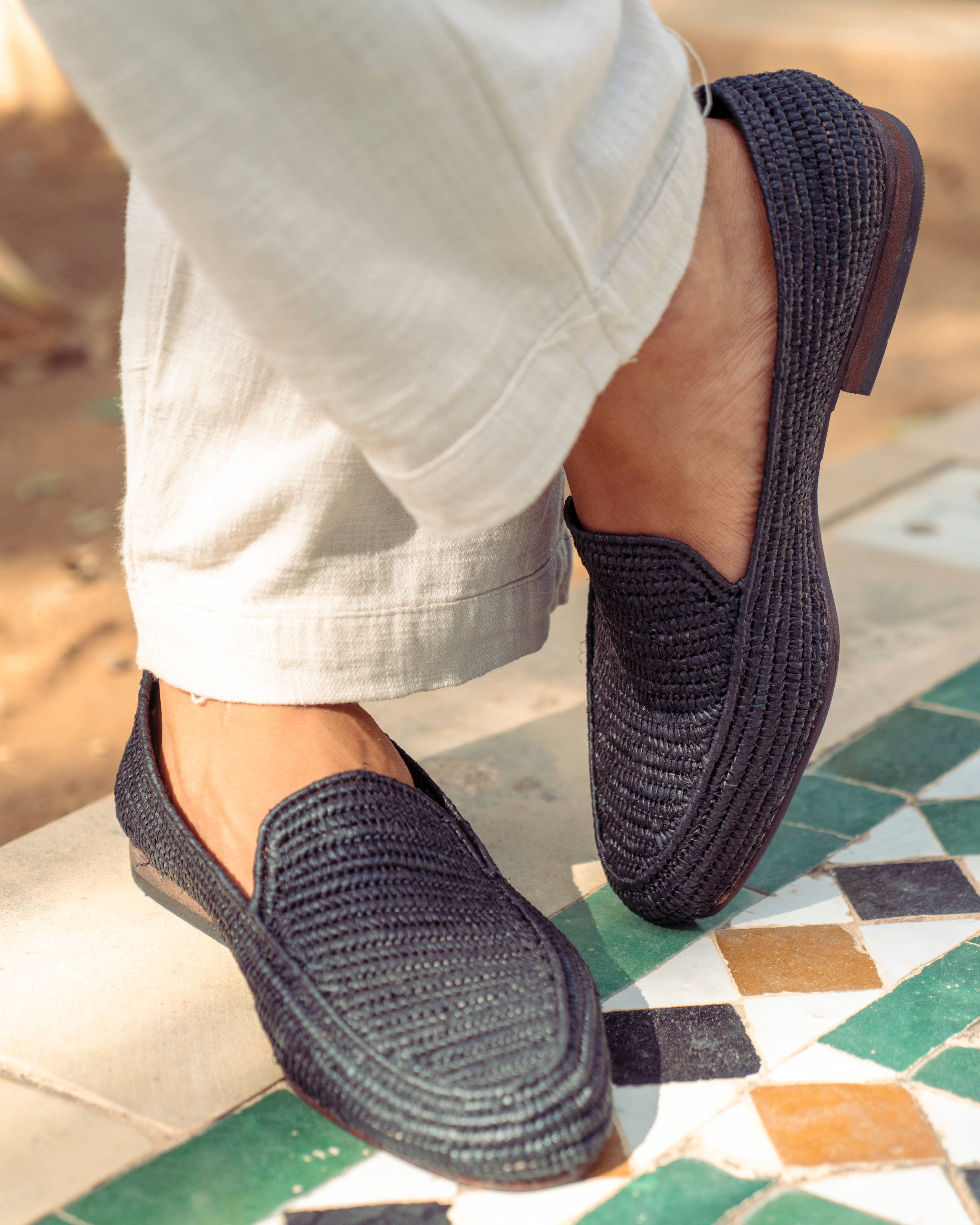 isli and tisli - Wholesale Loafers - Heren - Handgemaakte zwarte raffia loafers voor heren met leren zool2