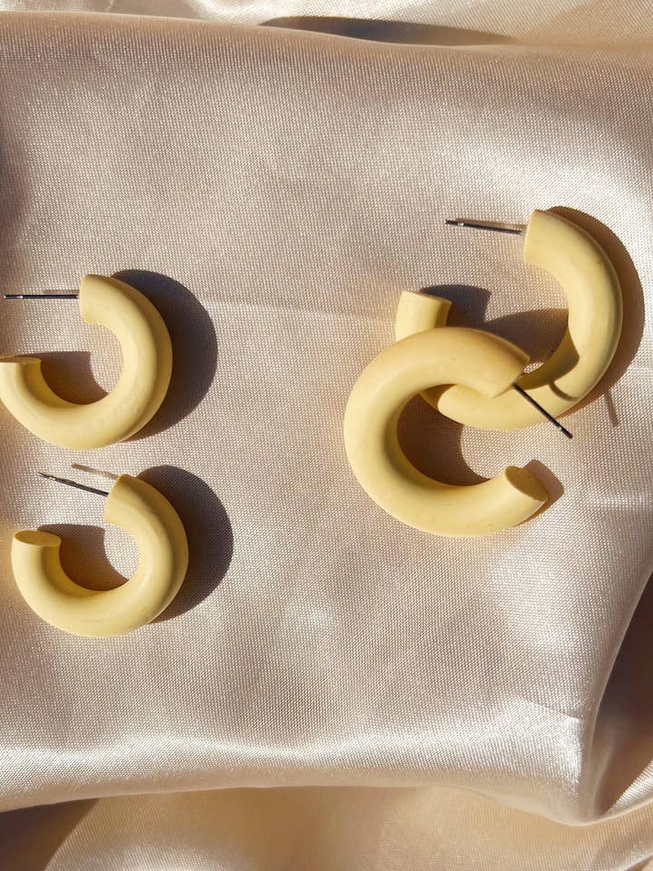 Hannah Medium 1,5" - Jaune printemps pour la vente par LabelleBoutiqueandco