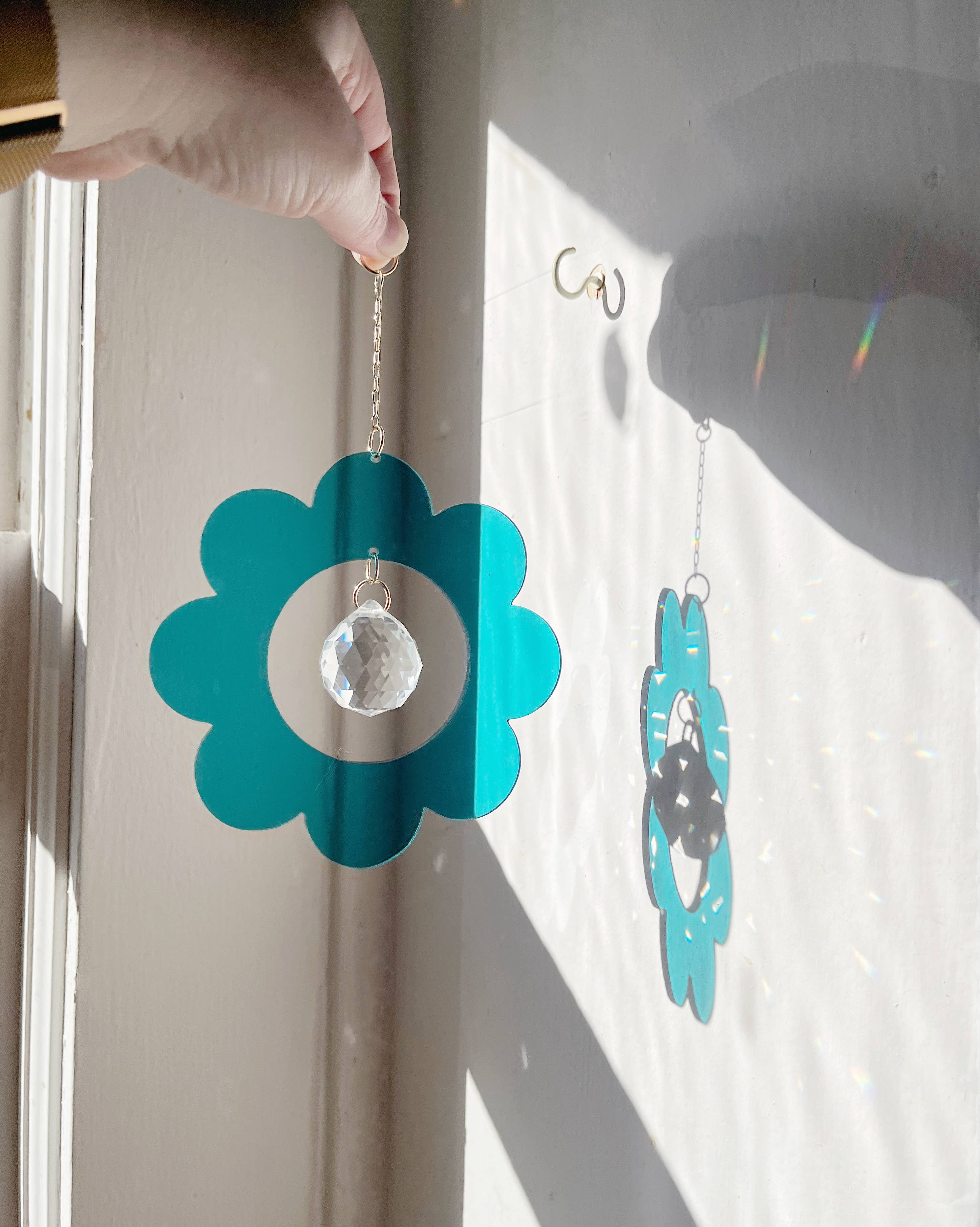 Hustle Home Décor - Wholesale Suncatcher - Retro Flower Sun Catcher1