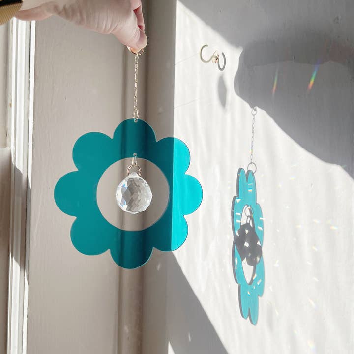 Hustle Home Décor - Wholesale Suncatcher - Retro Flower Sun Catcher1
