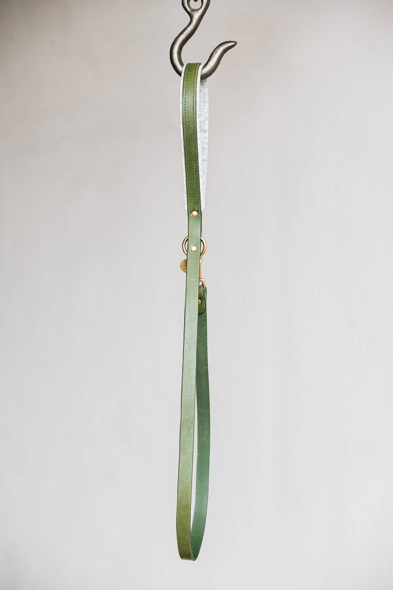 BAND&ROLL - Wholesale Pet Leash - Dog - LIGHTWEIGHT SHORT LEATHER LEASH. HITCH air5