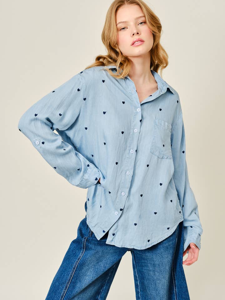 MAT2699 OVERSIZEDE CHAMBRAY HJERTESKJORTER (Kopi) for engroshandel hos Aaron & Amber