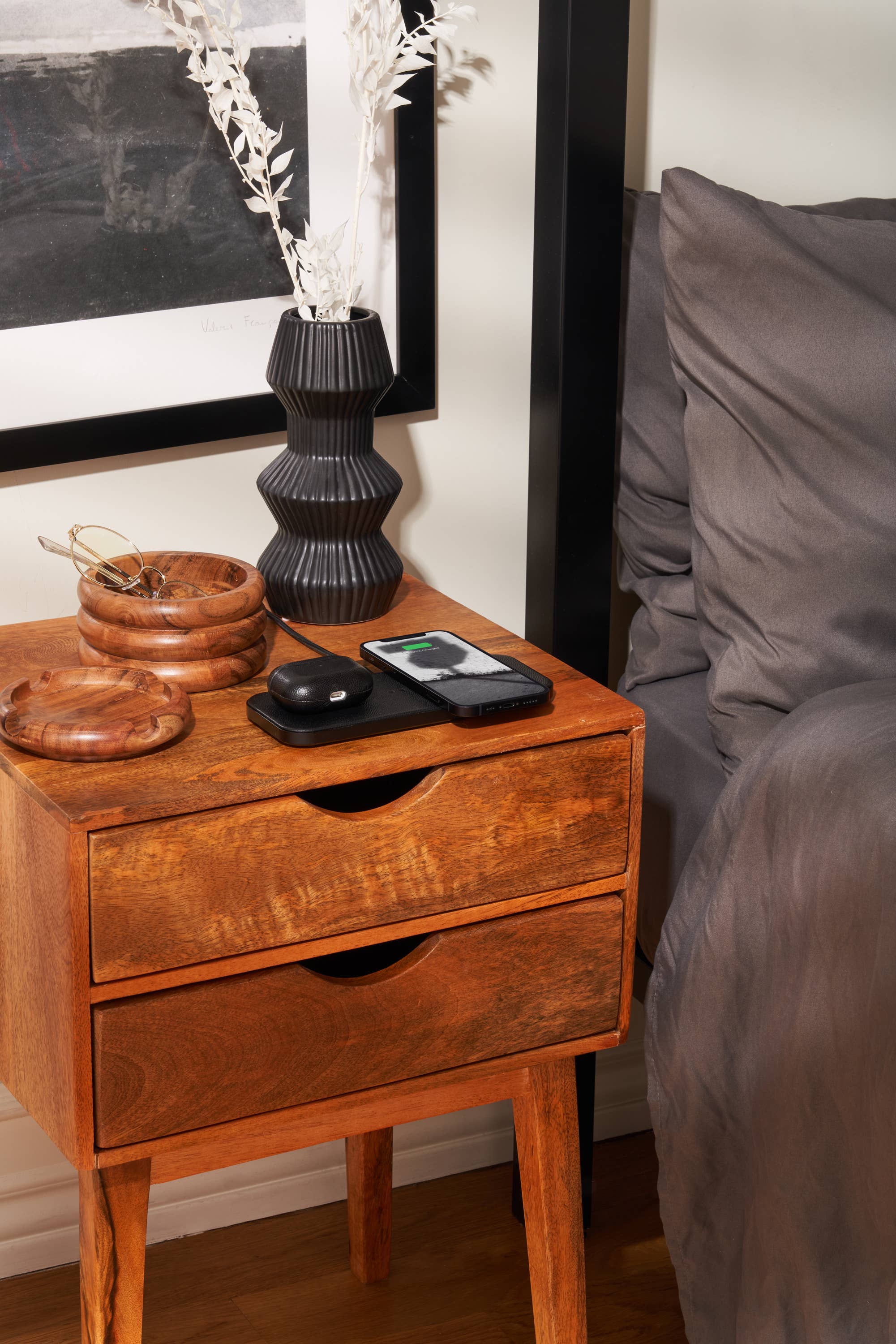 Courant - Wholesale Charging Dock - CATCH:2 - Classics Leather Wireless Charger - Dual Charging6