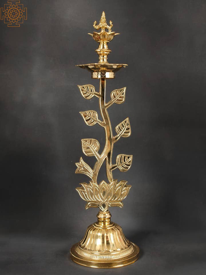 23-Zoll-Baumlampe (Goddess Lakshmi) aus Messing | Hergestellt in Indien für den Großhandel von Exotic India Art