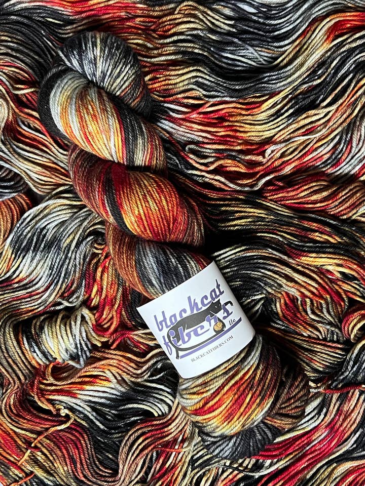 Hotter & Messier- Essential DK pour la vente par Black Cat Fibers