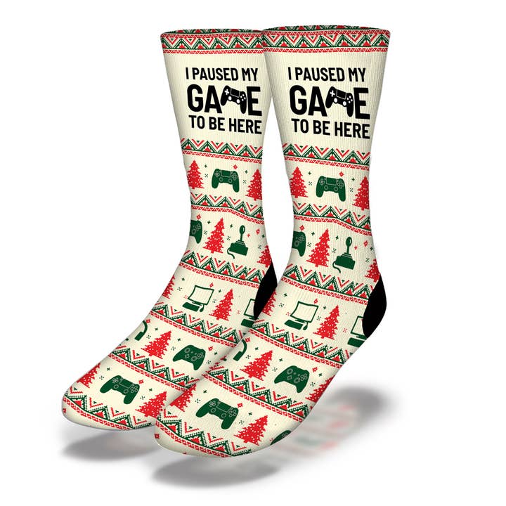 J'AI MIS MON JEU EN PAUSE POUR ÊTRE ICI Chaussettes de Noël Gamer pour la vente par Savvy Sox