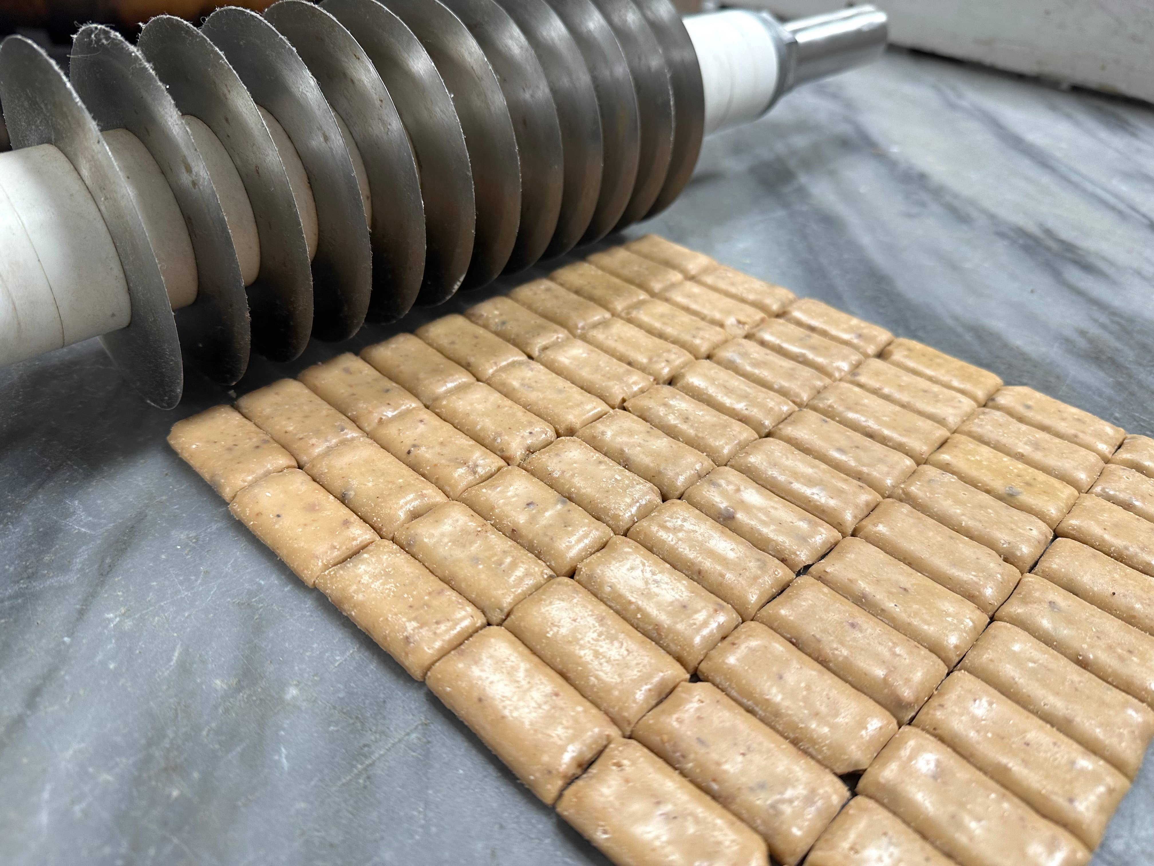 O'Shea's Candies Sweet Shop - Wholesale Toffee - Milk Choc Almond Butter Toffee Squares 4oz Bag w/ Satin Bow7