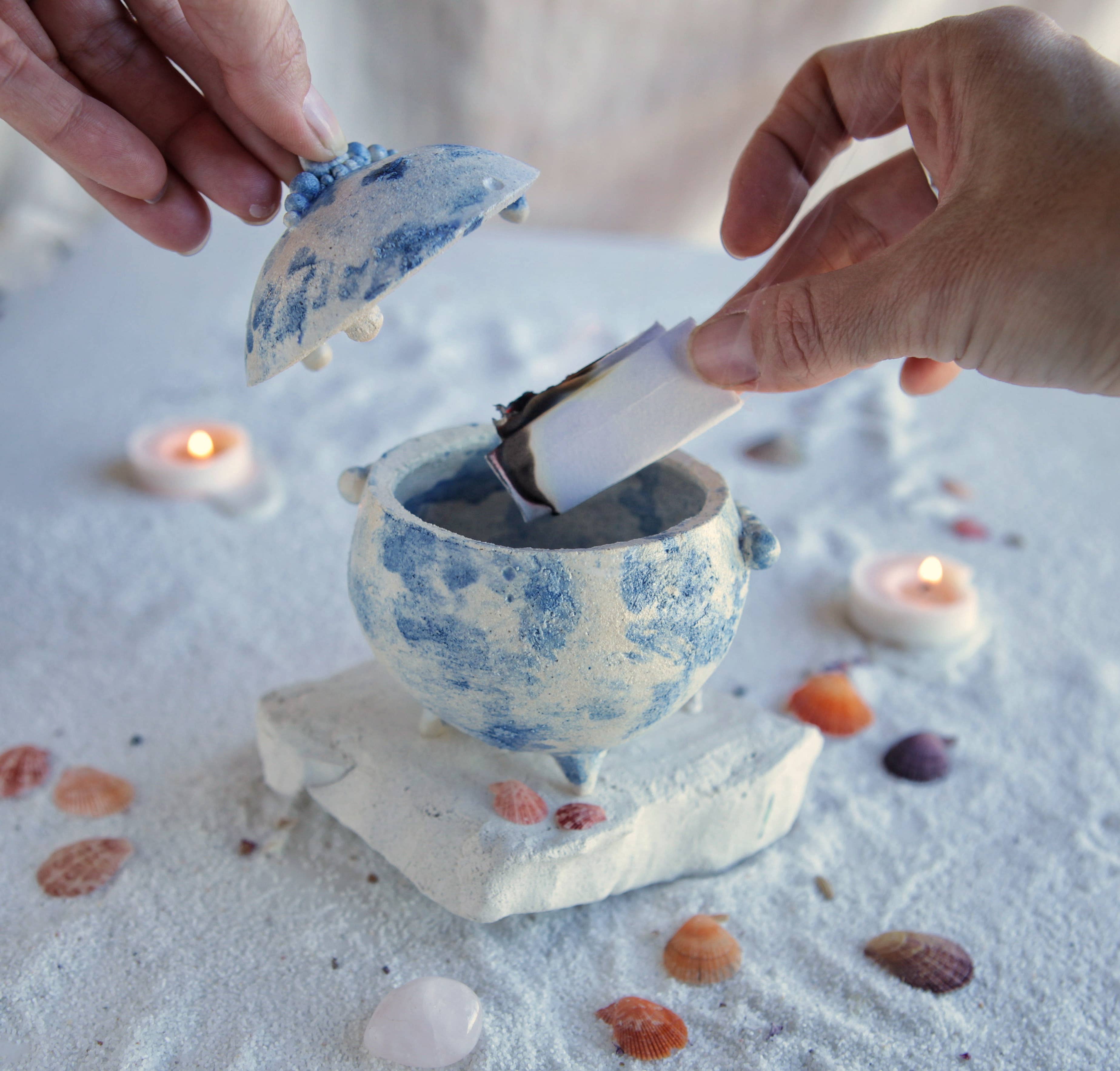 Nuria Vela Ceramica - Vente Porte-encens - Petit chaudron pleine lune3