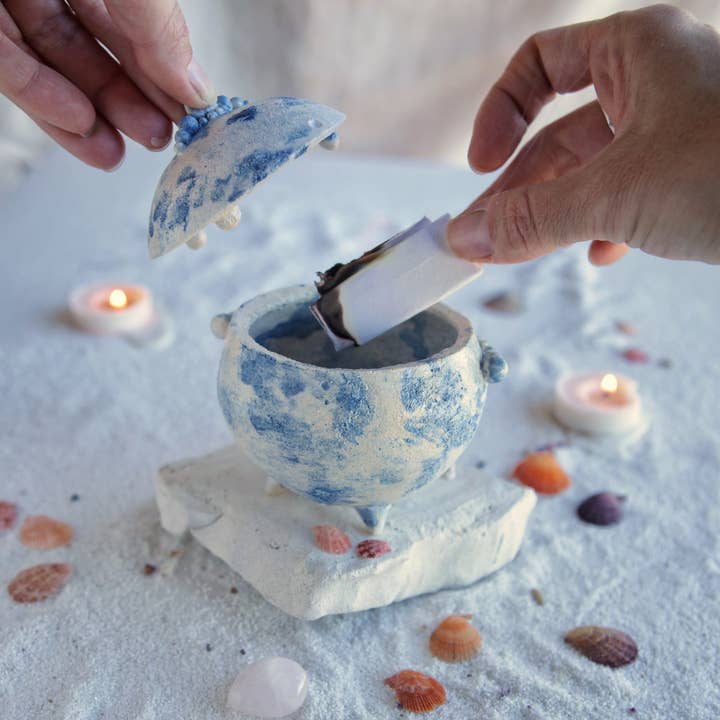 Nuria Vela Ceramica - Vente Porte-encens - Petit chaudron pleine lune3