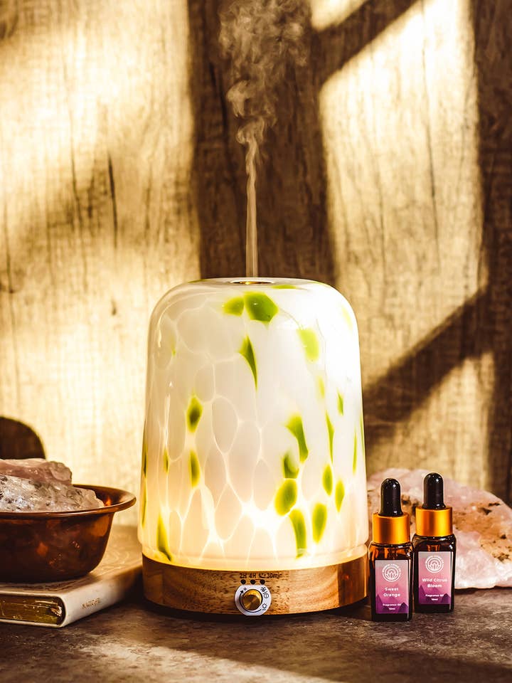 Glas & Bamboe Aroma Diffuser - Saliegroen voor wholesale door Mindful Living Co.