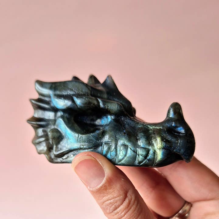 Moonlight Gemstones - Wholesale Spiritual Stone/Crystal - Gemstone Super Flashy Labradorite Dragon Skull (5–6 cm) - Dragon Skull1