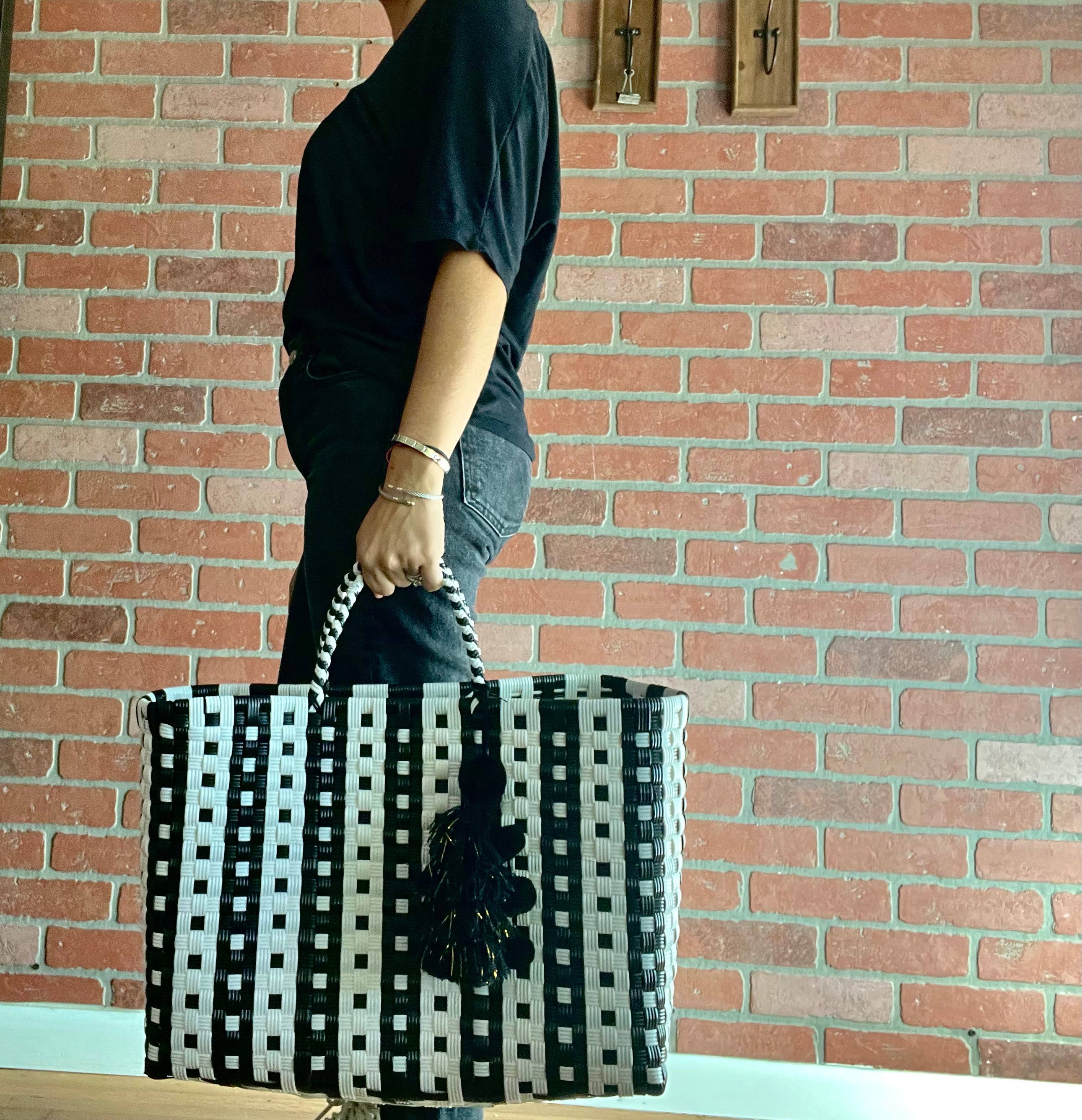 The Faria - Wholesale Beach Bag - Black and White Handwoven recycled plastic beach Bags 1