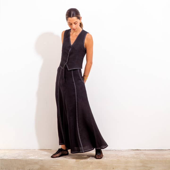 Jupe Nerea en lin noir pour la vente par Maria la Paz