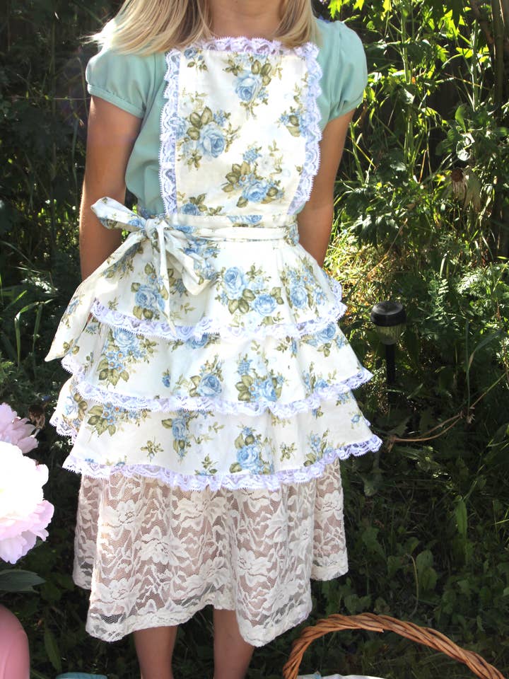 Avental Mini Me Floral Ruffle (azul) por atacado de Sugar baby Aprons