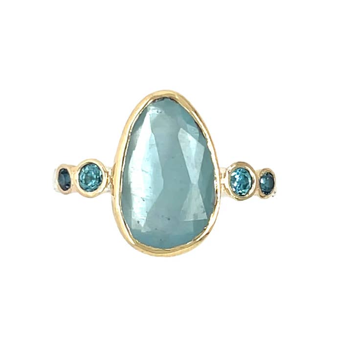 Aqua ring med safirer och blå zirkoner i 14k guld och sterlingsilver för wholesale av Emily Amey Jewelry