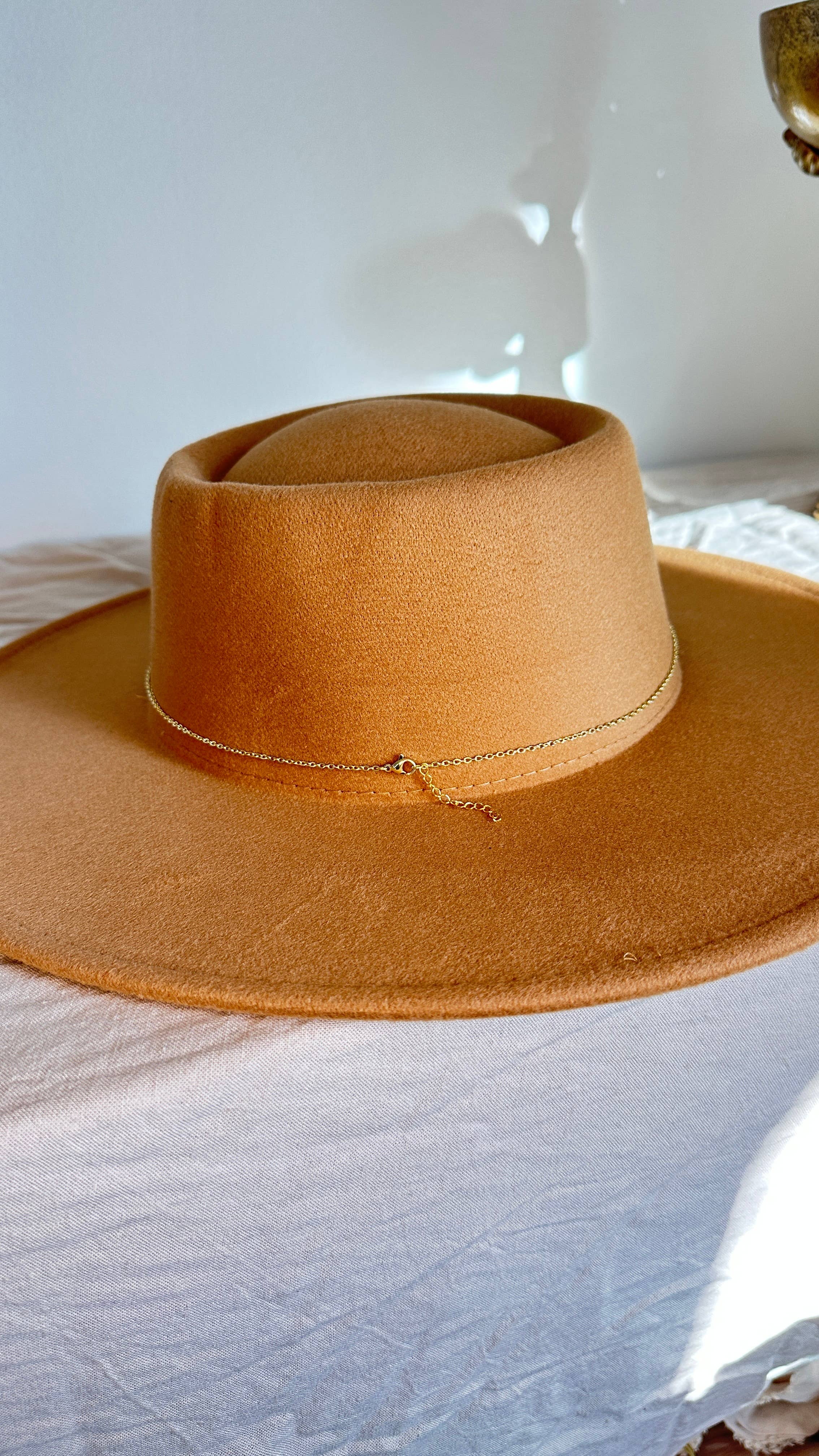 Ombra & Luce - Wholesale Hat Accessory - Women's - Dainty hat chain 24k gold plated with snake charm, desert3