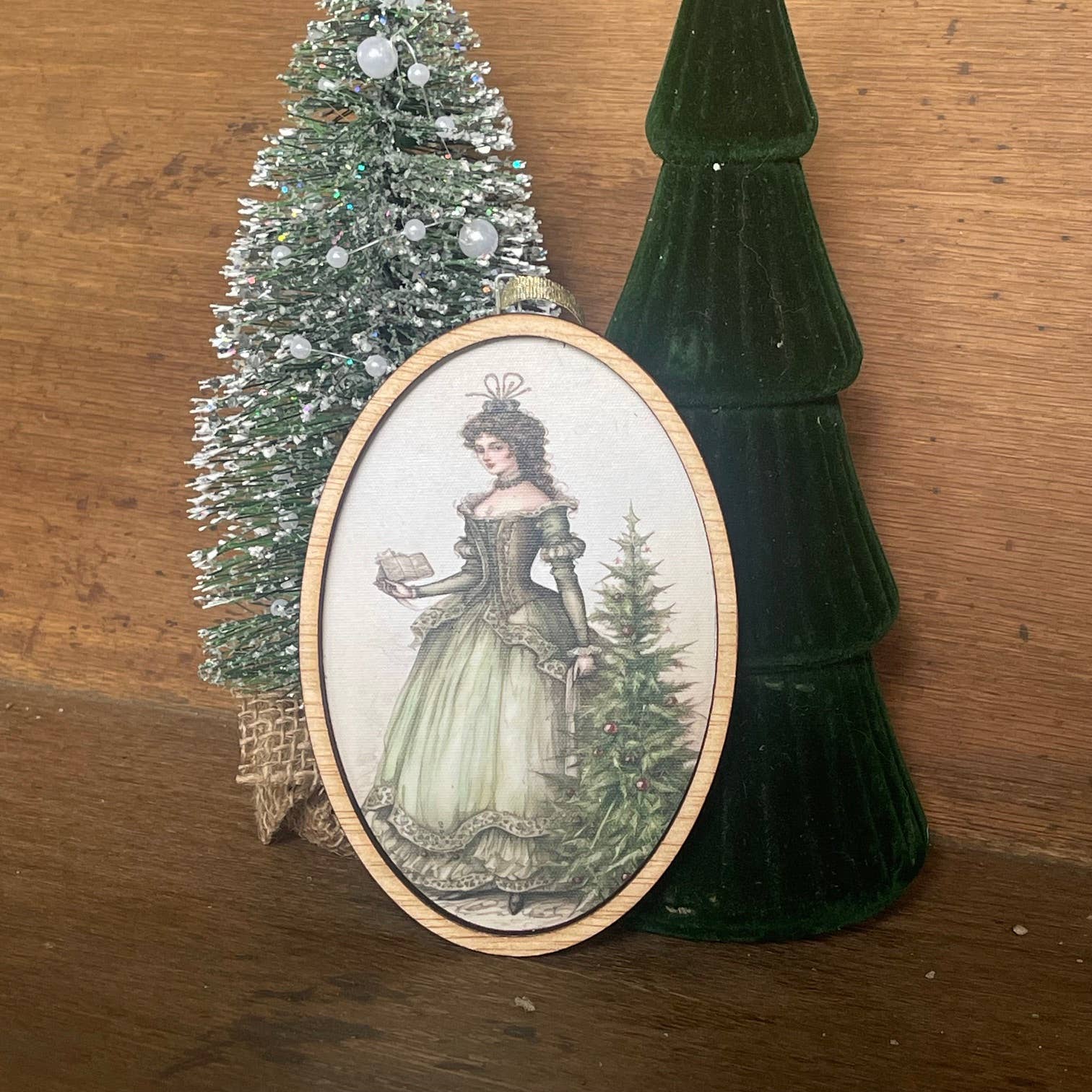 LAND OF COTTON - Wholesale Ornament - Victorian Girl in Green and Christmas Tree Oval Ornament 2