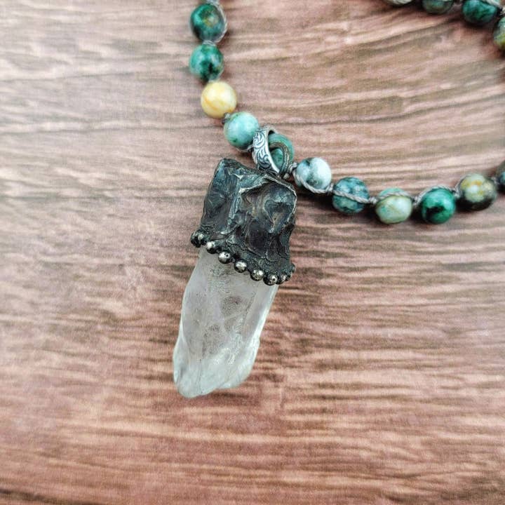 ZINC Designs - Wholesale Pendant/Charm Necklace - Soldered Clear Quartz Pendant Beaded Necklace