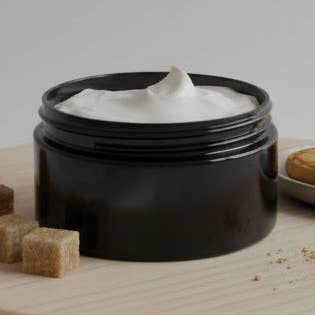 Vispad fuktgivande sockerkaka kroppssmör för wholesale av Jaz Body Essentials