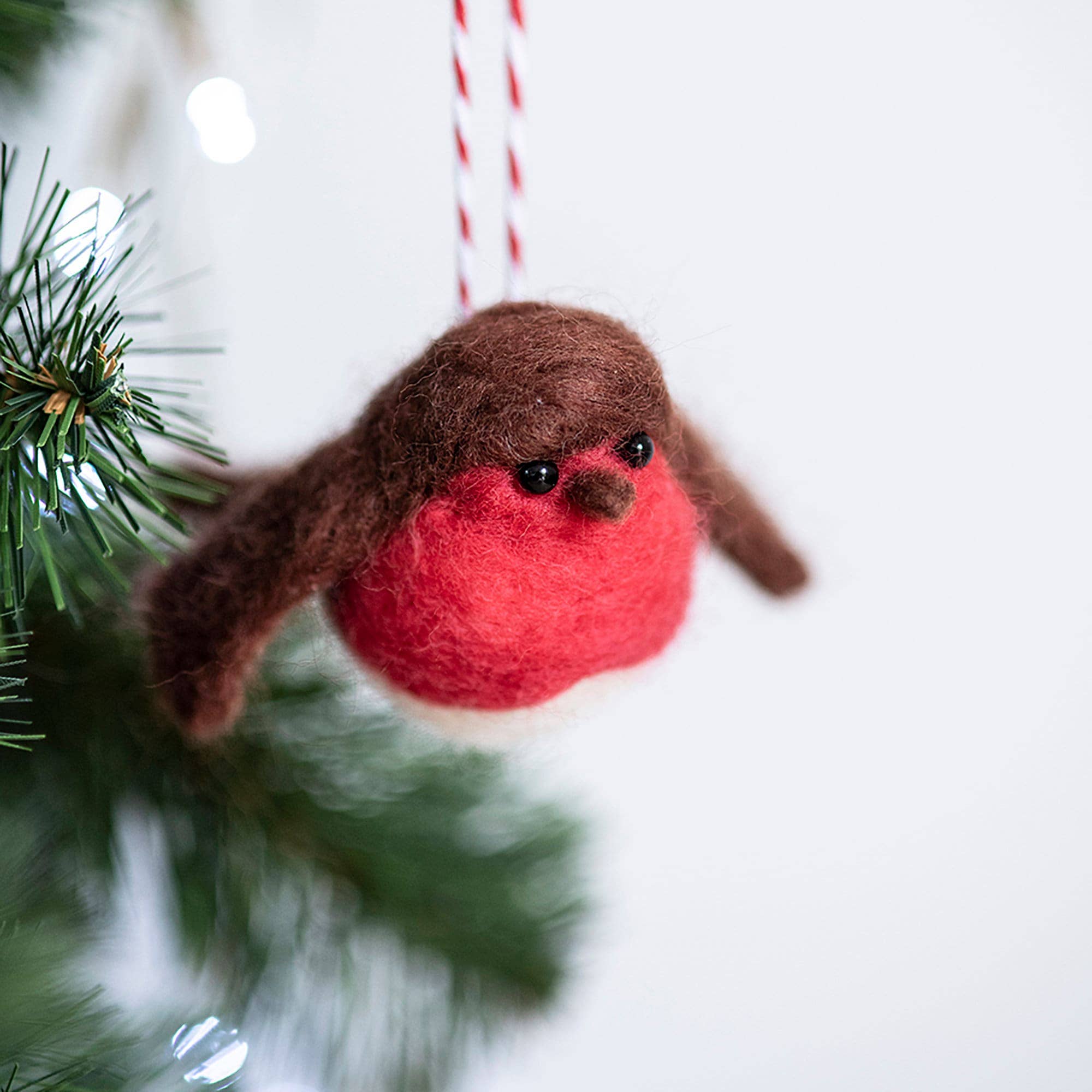 Bergin & Bath – wholesale DIY craft kit – Needle Felting Kit - Robins. Christmas craft kit for adults.6