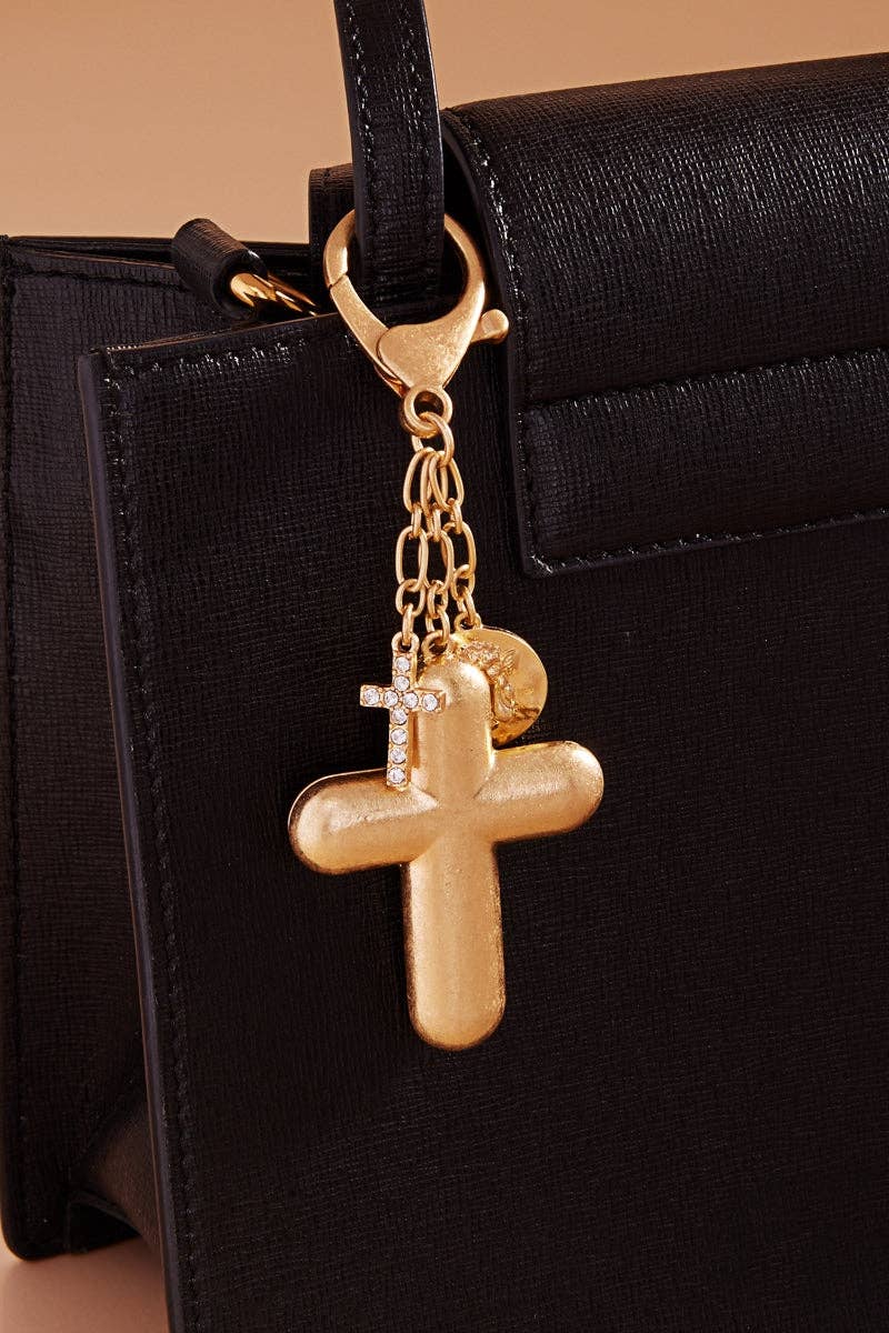 Designature New York - Venta al por mayor Llavero - Mujer - Llavero colgante con cruz acolchada y varios dijes1