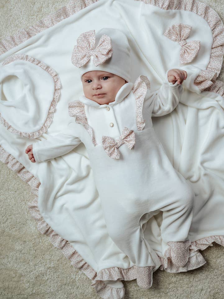 Babygrow i bomullsvelour Beate för wholesale av JAMIKS