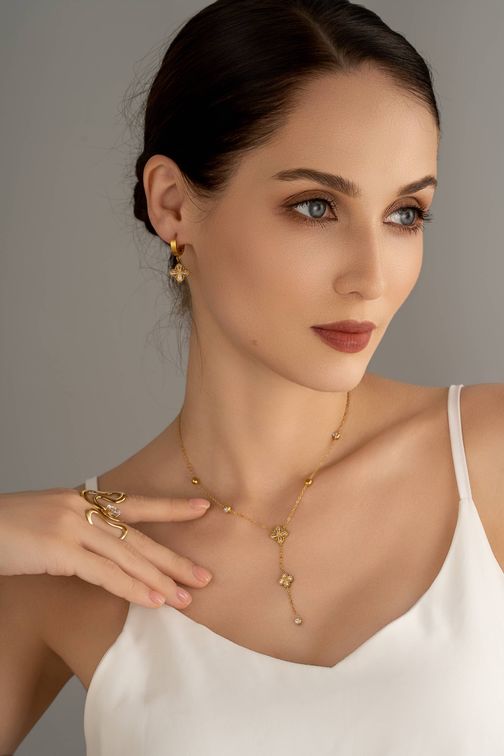 COSMOS - Wholesale Pendant/Charm Necklace - Y Necklace Stainless Steel Clover adorned with crystal Elegance4