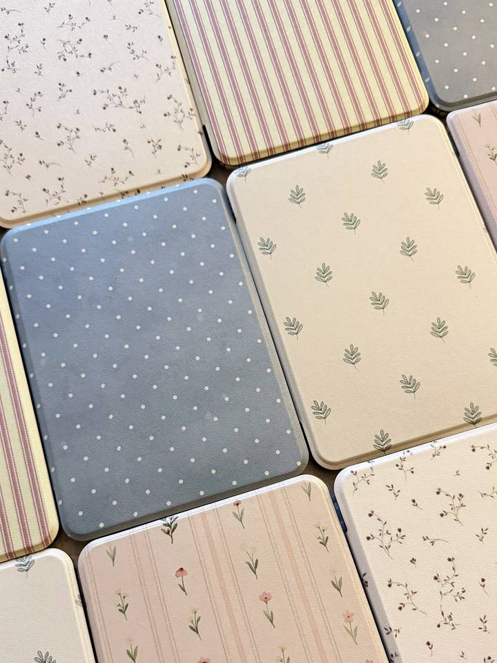 coque Kindle transparente pour la vente par Petals & Pages by Grace