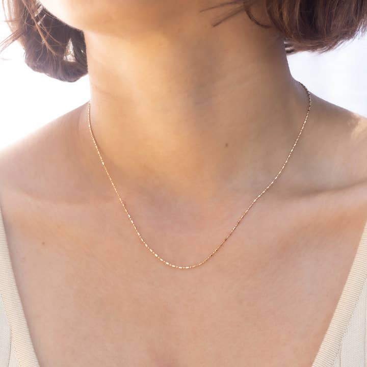 Collier délicat Ball and Bar pour la vente par Lacosta Jewelry Corp