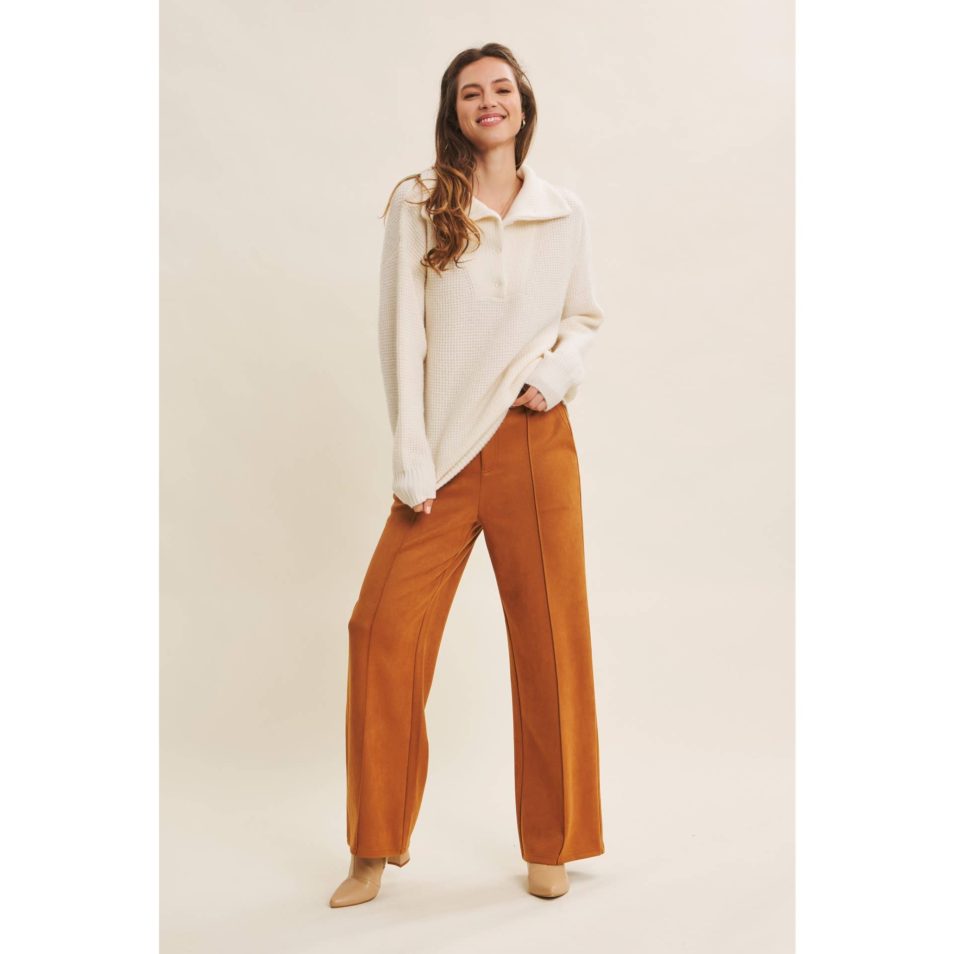 in february - Vente Pantalon – femme - PANTALON DROIT EN DAIM VÉGÉTALIEN AVEC PINCE7