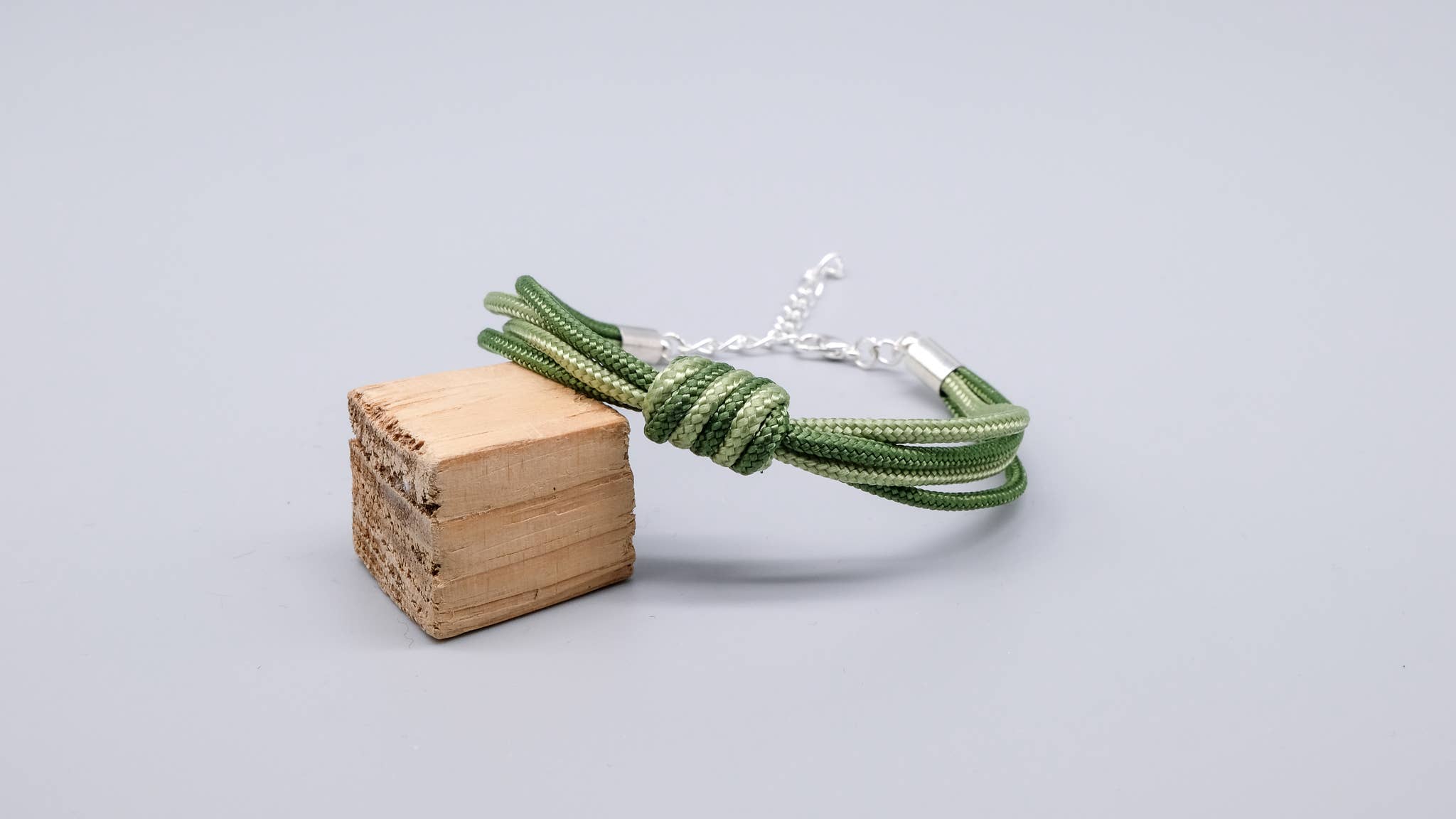 La Fabrique du Noeud - Vente Bracelet tissé/tressé - Bracelet en paracord nœud en spirale dégradé vert4