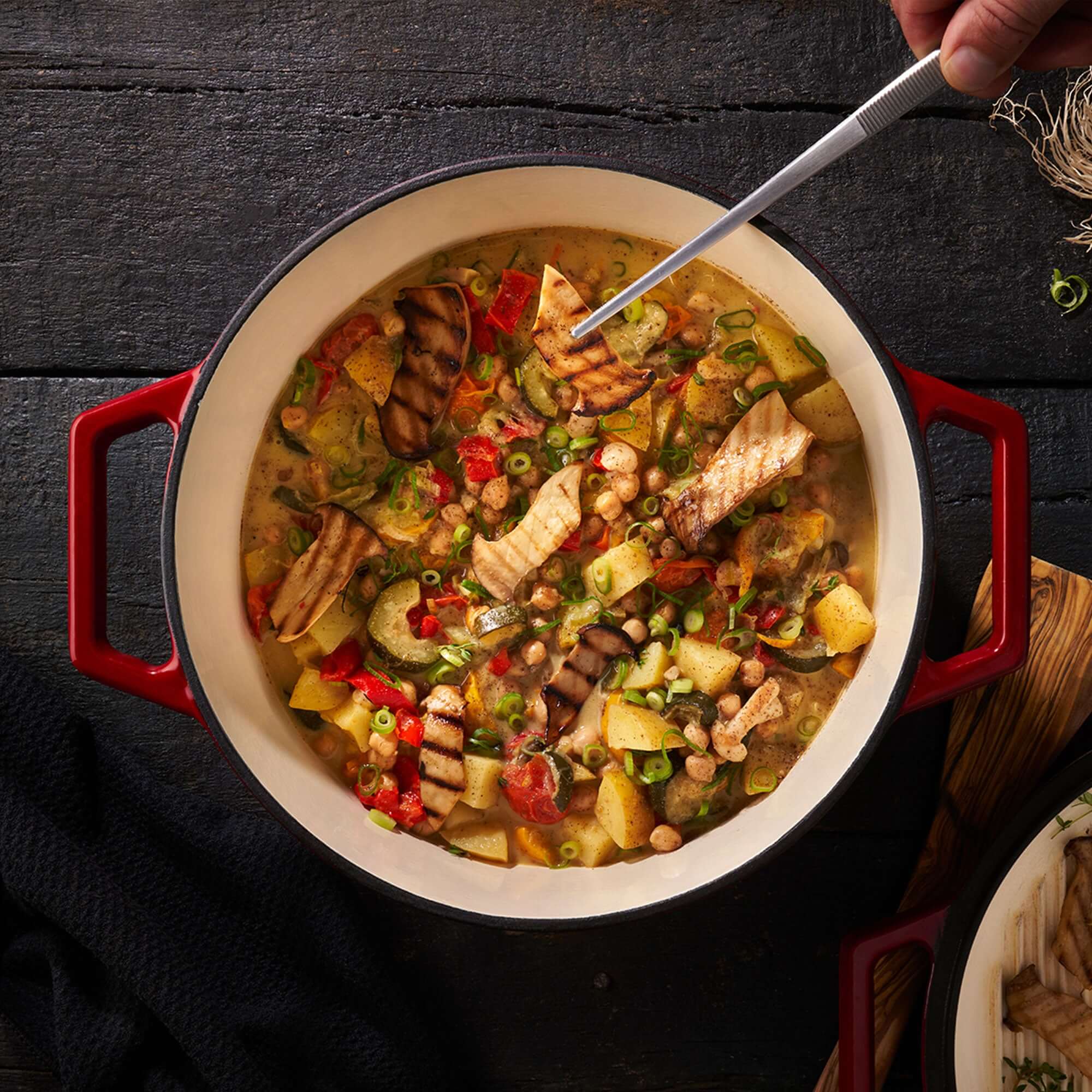 Crowd Company - Wholesale Cooking Pot - The Tasman Recycled Dutch Oven with traditional lid in Red - Ø29 cm /  11.4"4